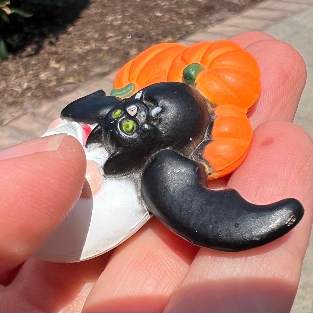 Easter Unlimited PIN Halloween Vintage MAN MOON brooch Bat PUMPKIN - Picture 9 of 14